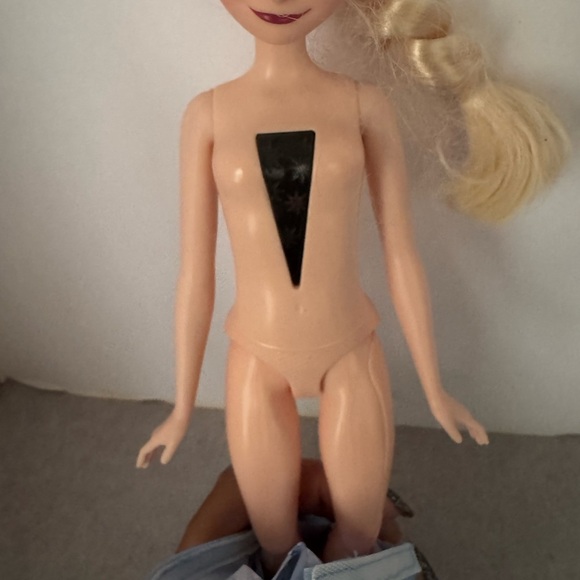 Disney Frozen 2 Singing ELSA Doll Hasbro - Picture 9 of 9